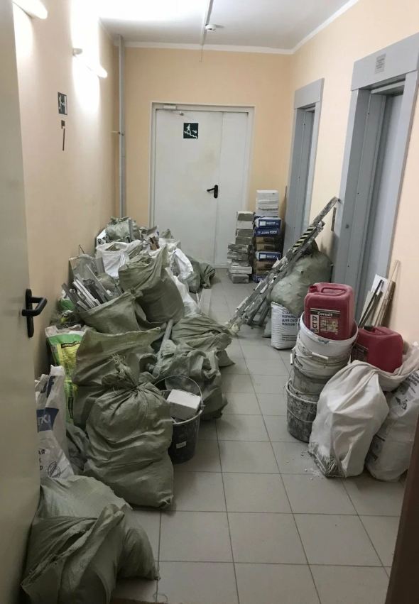 Мусор у лифта